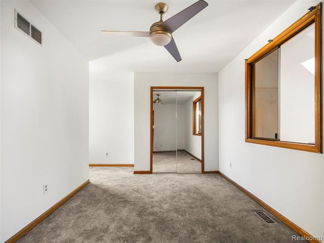 9026 E Bluewater Drive, Clarkston, MI 48348