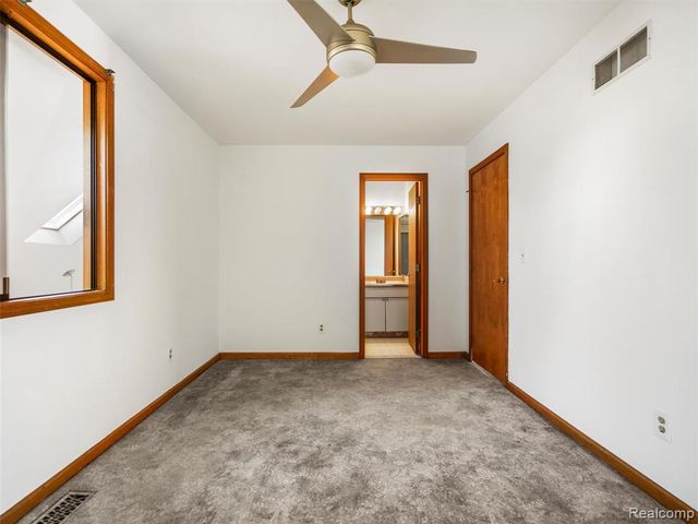 9026 E Bluewater Drive, Clarkston, MI 48348