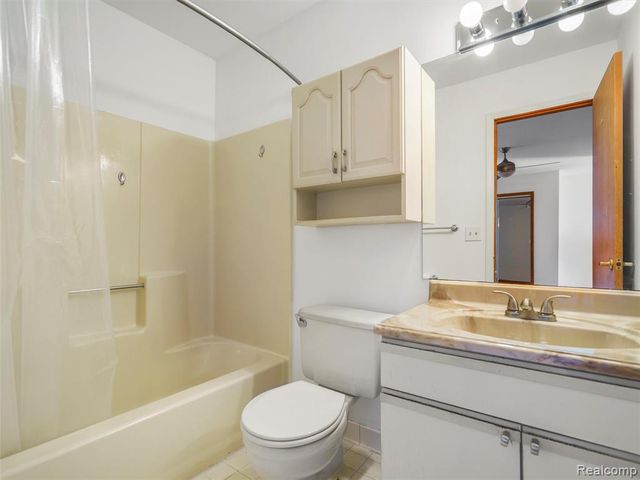 9026 E Bluewater Drive, Clarkston, MI 48348