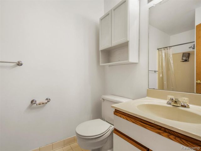 9026 E Bluewater Drive, Clarkston, MI 48348