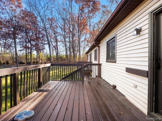 9026 E Bluewater Drive, Clarkston, MI 48348