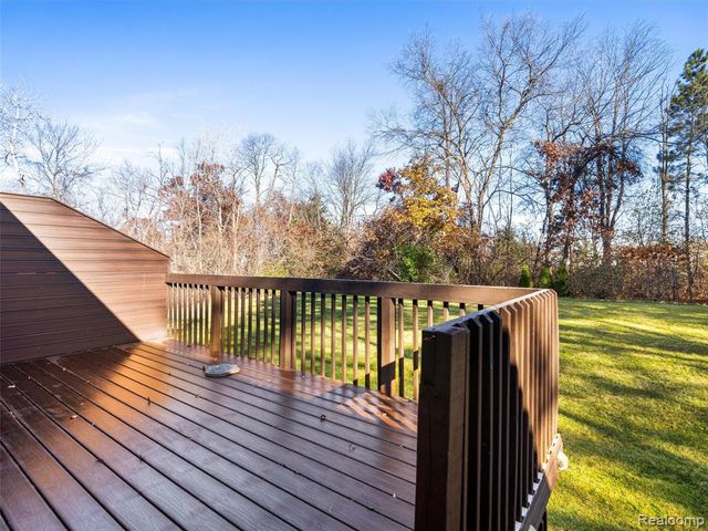 9026 E Bluewater Drive, Clarkston, MI 48348