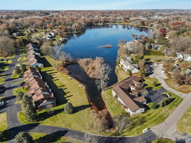 9026 E Bluewater Drive, Clarkston, MI 48348