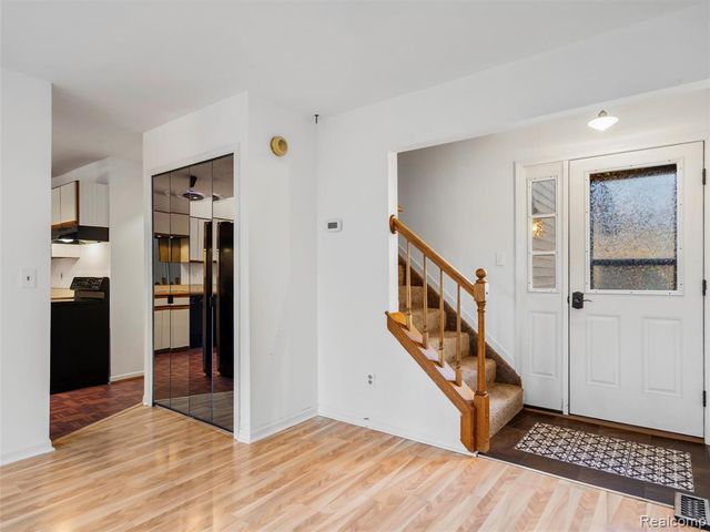 9026 E Bluewater Drive, Clarkston, MI 48348