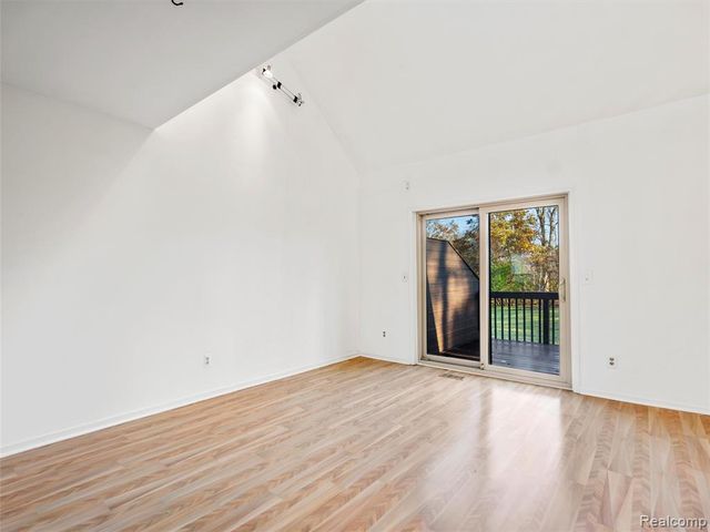 9026 E Bluewater Drive, Clarkston, MI 48348