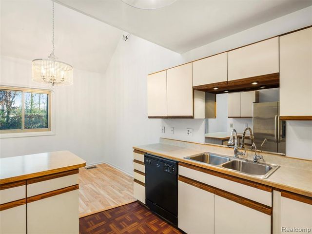 9026 E Bluewater Drive, Clarkston, MI 48348