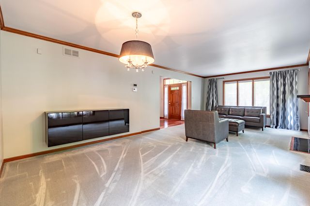 8407 Beech Avenue, Munster, IN 46321