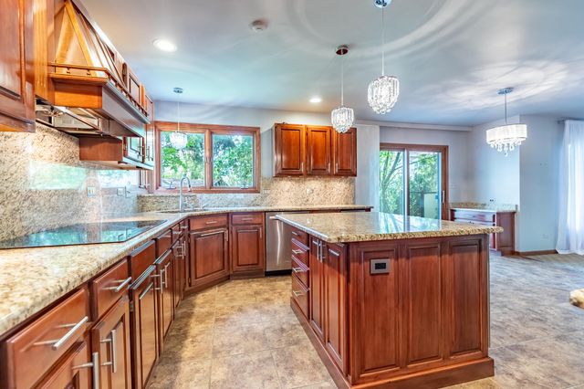 8407 Beech Avenue, Munster, IN 46321