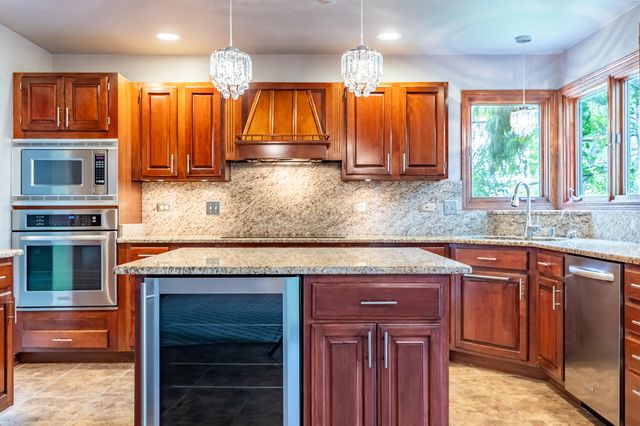 8407 Beech Avenue, Munster, IN 46321