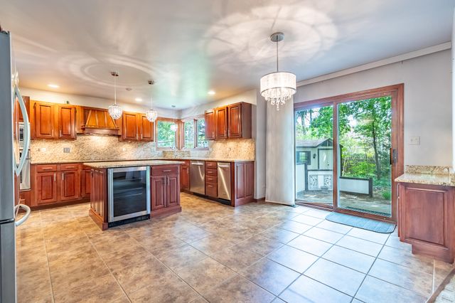 8407 Beech Avenue, Munster, IN 46321