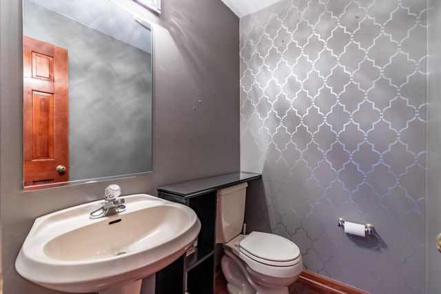 8407 Beech Avenue, Munster, IN 46321