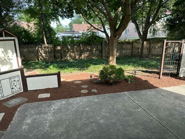 8407 Beech Avenue, Munster, IN 46321