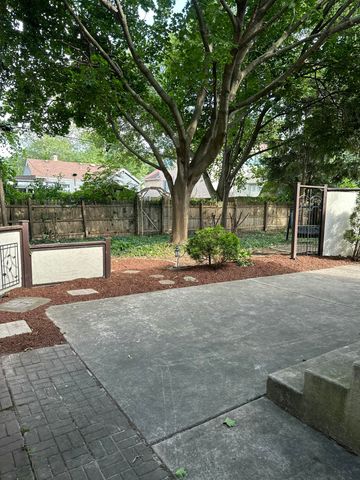 8407 Beech Avenue, Munster, IN 46321