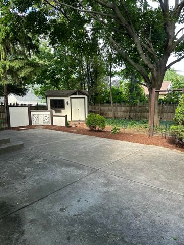 8407 Beech Avenue, Munster, IN 46321