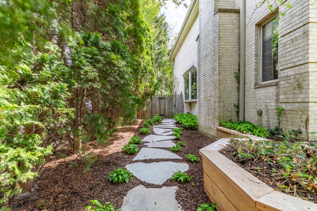 8407 Beech Avenue, Munster, IN 46321