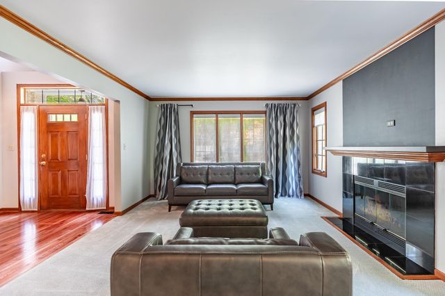 8407 Beech Avenue, Munster, IN 46321