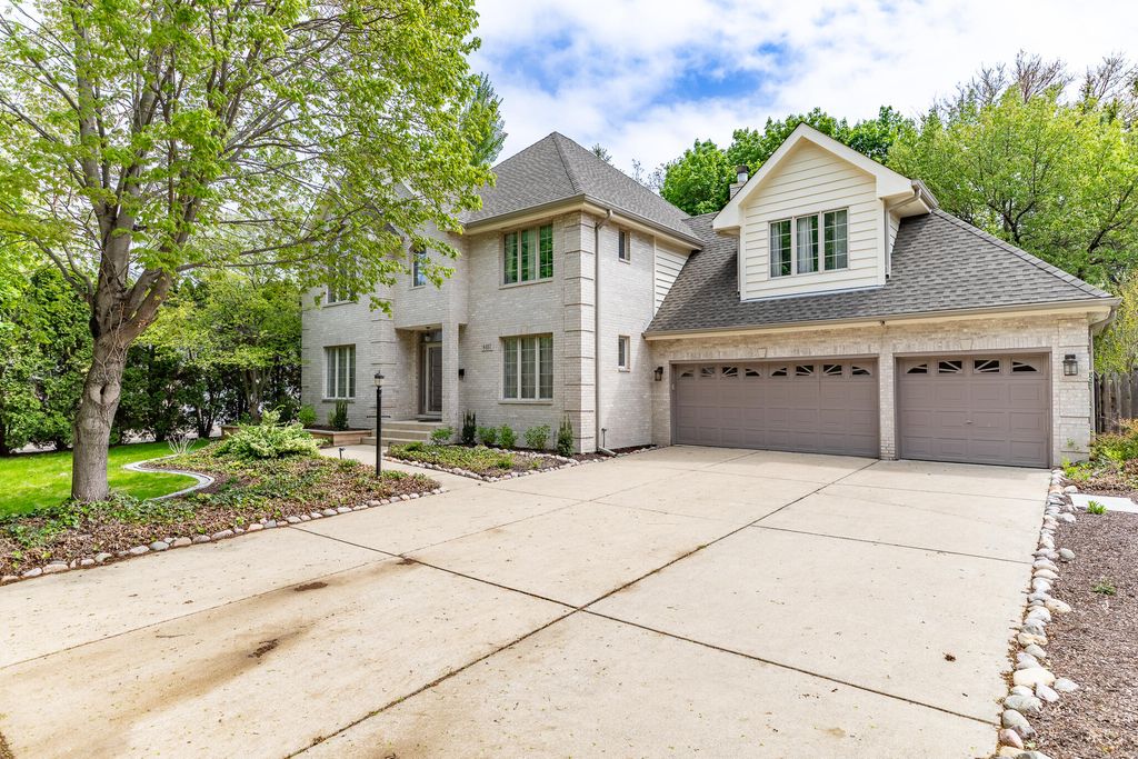 8407 Beech Avenue, Munster, IN 46321