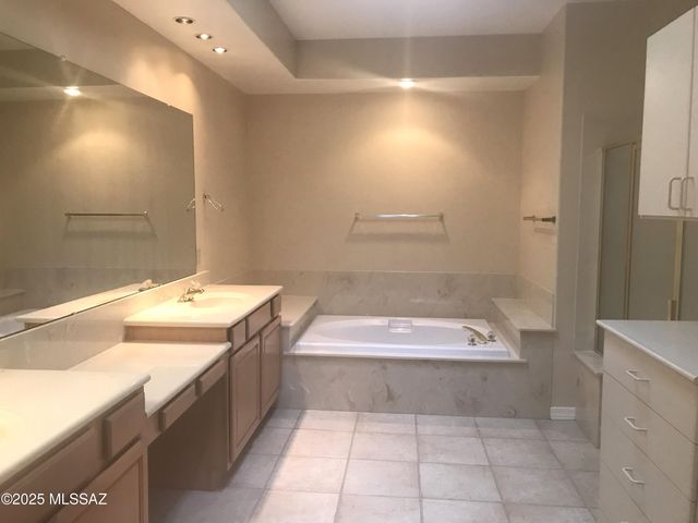 13842 N Slazenger Drive, Oro Valley, AZ 85755