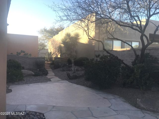 13842 N Slazenger Drive, Oro Valley, AZ 85755