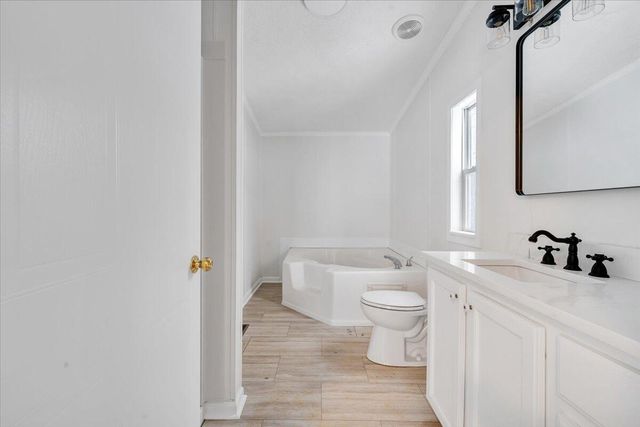 405 Harbor TRL, Moneta, VA 24121