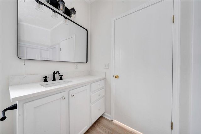 405 Harbor TRL, Moneta, VA 24121