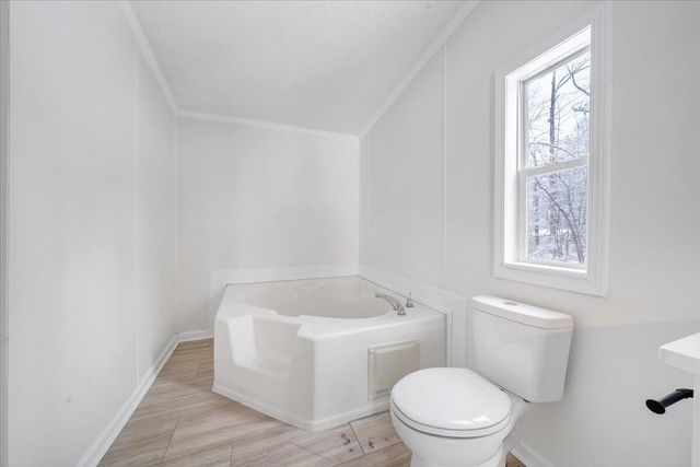 405 Harbor TRL, Moneta, VA 24121