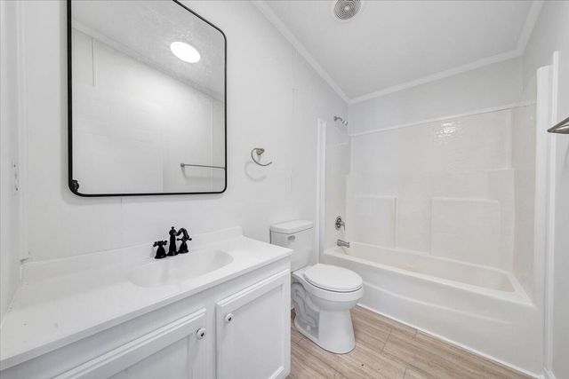 405 Harbor TRL, Moneta, VA 24121