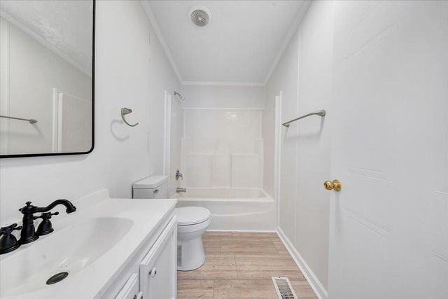 405 Harbor TRL, Moneta, VA 24121