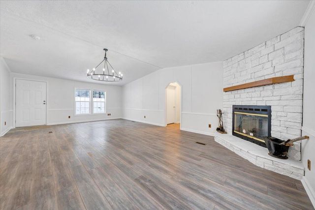 405 Harbor TRL, Moneta, VA 24121