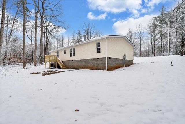 405 Harbor TRL, Moneta, VA 24121