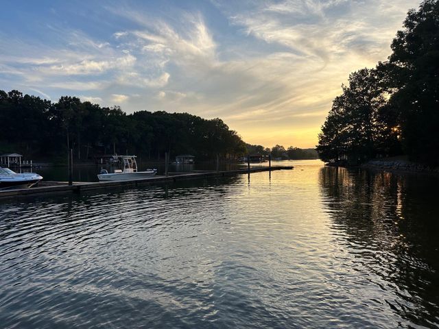 405 Harbor TRL, Moneta, VA 24121