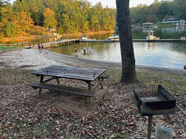 405 Harbor TRL, Moneta, VA 24121