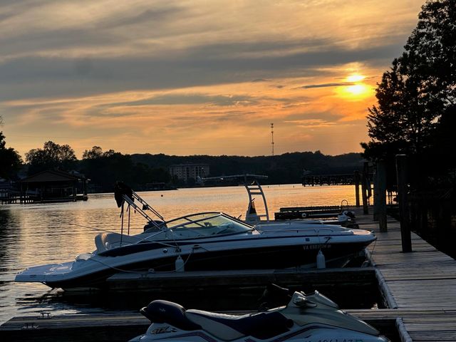 405 Harbor TRL, Moneta, VA 24121