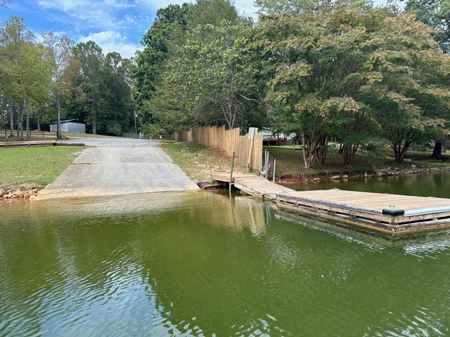 405 Harbor TRL, Moneta, VA 24121