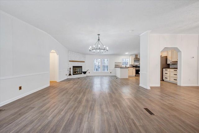 405 Harbor TRL, Moneta, VA 24121