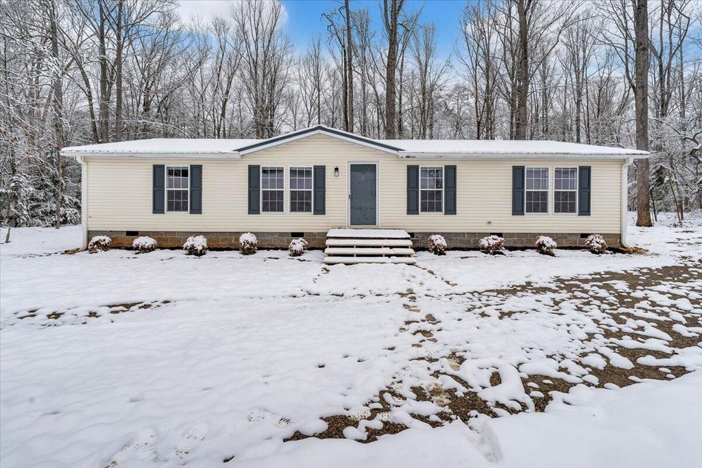 405 Harbor TRL, Moneta, VA 24121