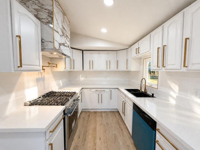 250 N 9th Ave, Oakdale, CA 95361