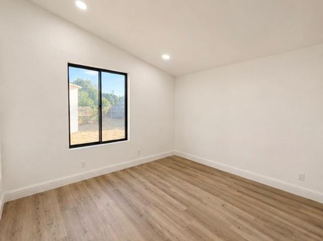 250 N 9th Ave, Oakdale, CA 95361