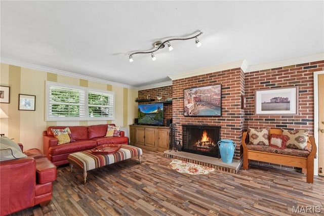 527 Fairways Circle, Creve Coeur, MO 63141