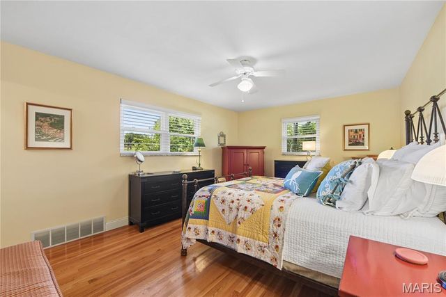 527 Fairways Circle, Creve Coeur, MO 63141