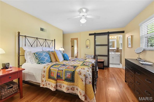 527 Fairways Circle, Creve Coeur, MO 63141