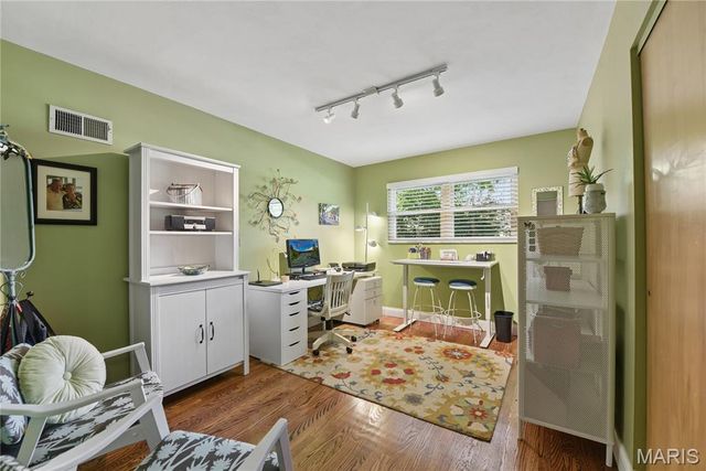 527 Fairways Circle, Creve Coeur, MO 63141