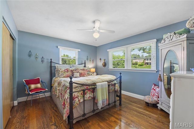 527 Fairways Circle, Creve Coeur, MO 63141