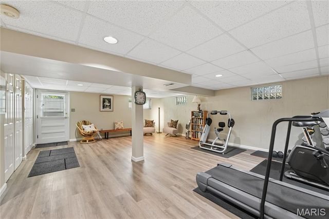 527 Fairways Circle, Creve Coeur, MO 63141