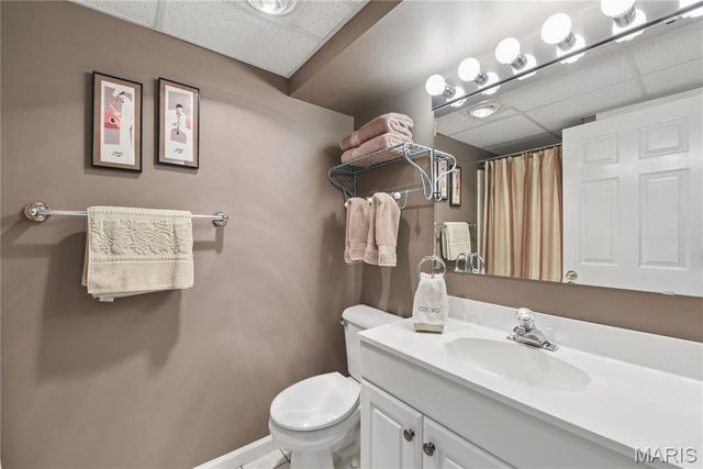 527 Fairways Circle, Creve Coeur, MO 63141