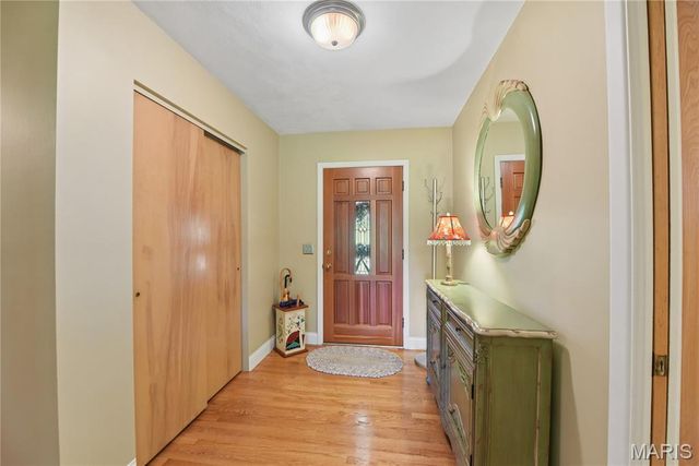 527 Fairways Circle, Creve Coeur, MO 63141