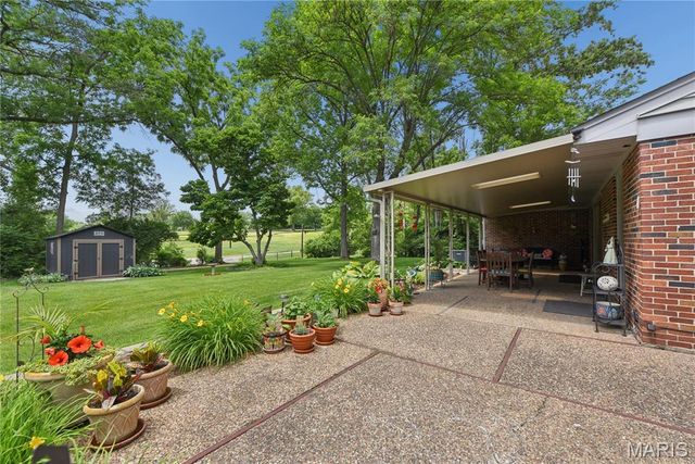 527 Fairways Circle, Creve Coeur, MO 63141