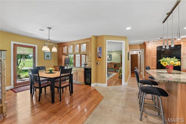 527 Fairways Circle, Creve Coeur, MO 63141