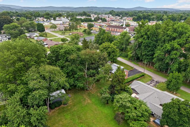 606 Polk St, Sparta, TN 38583
