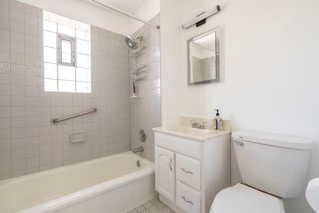 193 Fellows Court, Elmhurst, IL 60126